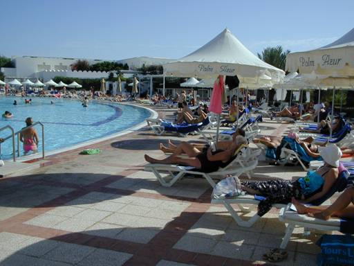final image of the main pool on the day we were leaving ...